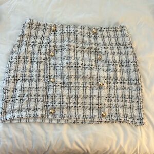 Button tweed skirt